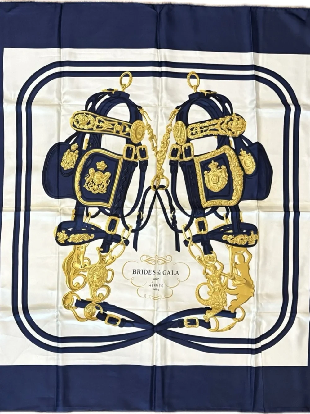 Hermes Paris Printed 100% Silk Scarf W/ Box - Picture 4 of 12